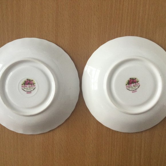 Royal Albert Flower of the Month Series - Roses set of two Saucers - Picture 2 of 6